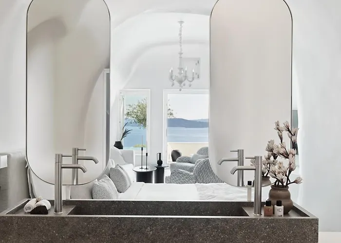 Canaves - Small Luxury Of The World أويا