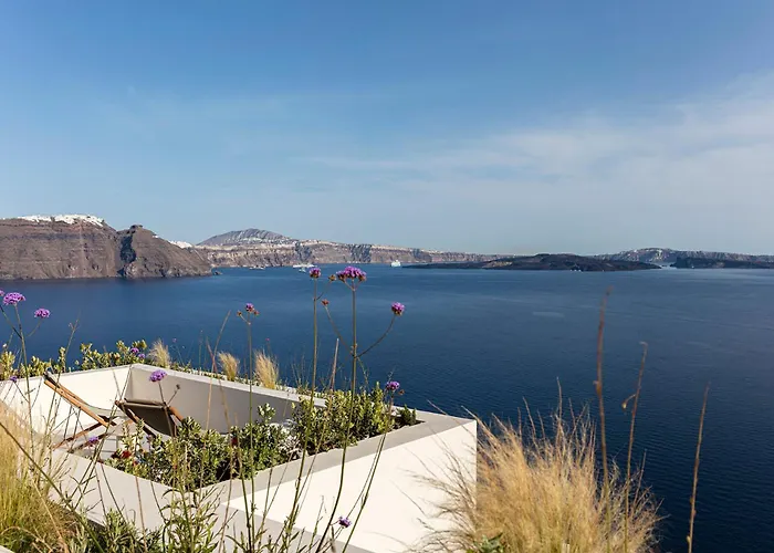 Canaves - Small Luxury Of The World أويا